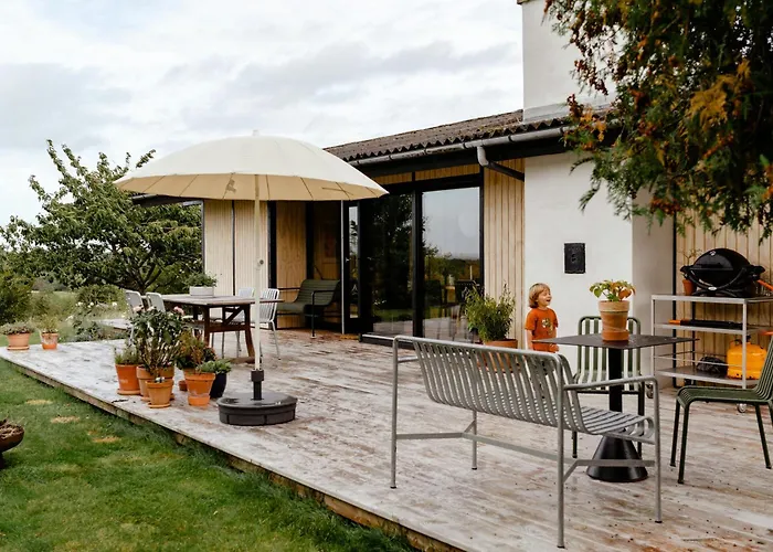 Renovated 70s Surrounded By Lovely Nature بيت للعطل Asnæs